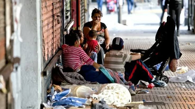 La Pobreza Vuelve a Subir en Argentina: Informe Privado Alerta Sobre Desafíos para el Gobierno de Milei Antes del Dato Oficial
