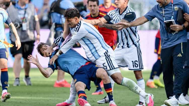 La FIFA impone duras sanciones a Argentina tras el caos en la final del Mundial y el cartel de Malvinas
