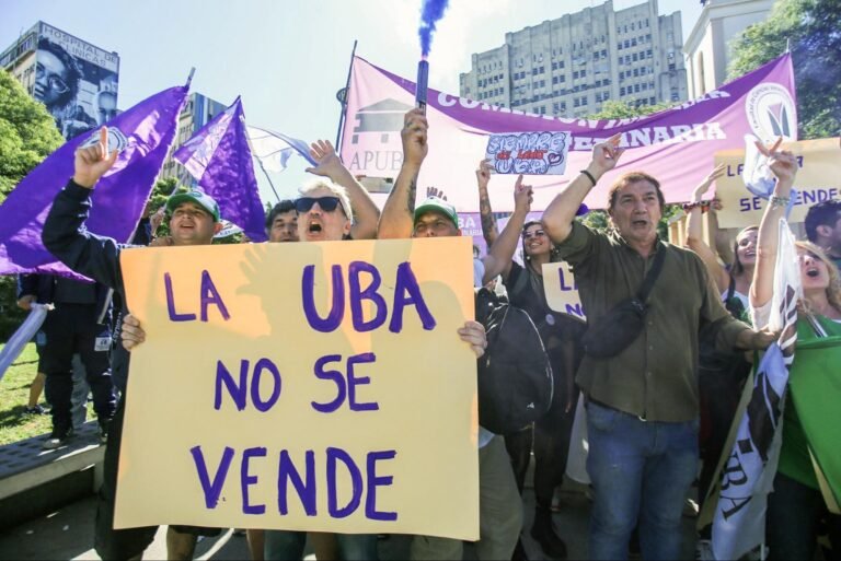 Crisis educativa en Argentina: el veto a la Ley de Financiamiento desata una ola de protestas y paros universitarios