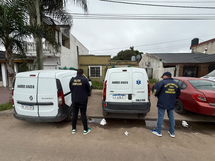 Golpe al fraude sanitario en Buenos Aires: 37 allanamientos para desbaratar una red de falsos médicos y ambulancias clandestinas