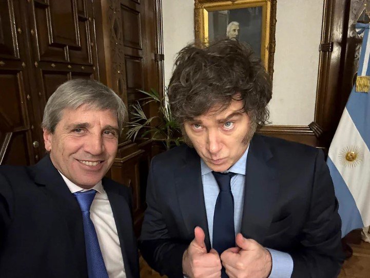 Denuncia penal contra Javier Milei y Luis Caputo: acusan al Gobierno de desviar más de 300 mil millones del Fondo Hídrico a la timba financiera